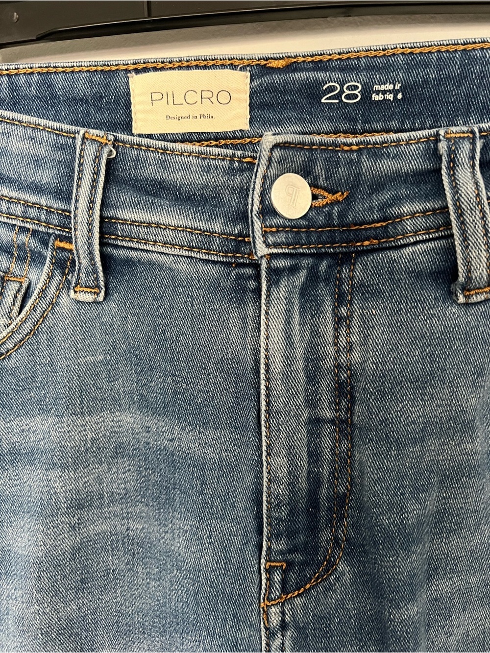Pilcro High-Rise Slim boyfriend Straight Jeans size 28 - Picture 3 of 9